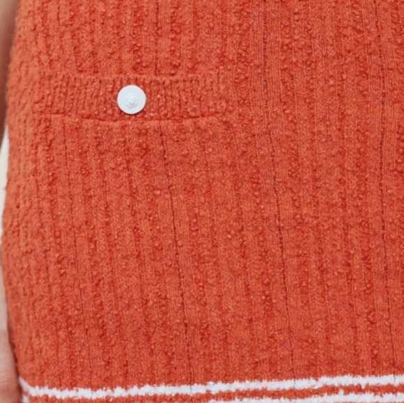 Chanel 2022 Red mink knit skirt size 36 - Picture 3 of 4